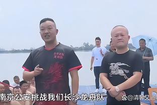 半场打卡下班了！梅西下半场替补席观战！